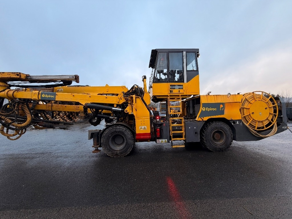 Epiroc Boomer XE3C - Platforma za bušenje: slika Epiroc Boomer XE3C - Platforma za bušenje Epiroc Boomer XE3C - Platforma za bušenje: slika Epiroc Boomer XE3C - Platforma za bušenje