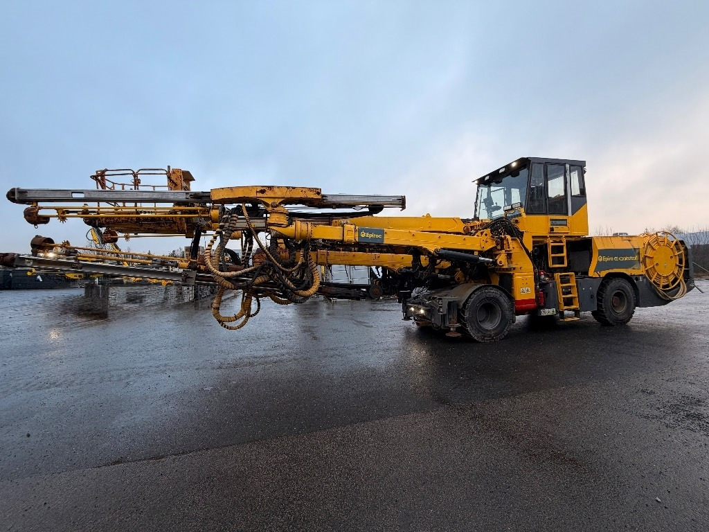 Epiroc Boomer XE3C - Platforma za bušenje: slika Epiroc Boomer XE3C - Platforma za bušenje Epiroc Boomer XE3C - Platforma za bušenje: slika Epiroc Boomer XE3C - Platforma za bušenje