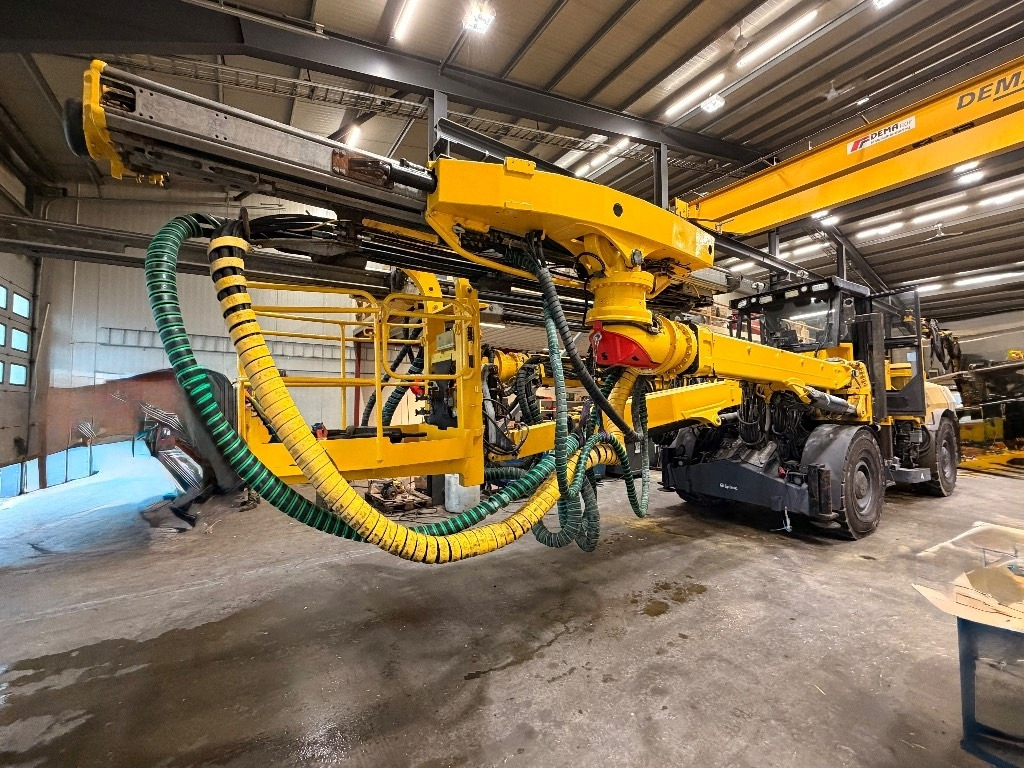 Epiroc E2C - Platforma za bušenje: slika Epiroc E2C - Platforma za bušenje Epiroc E2C - Platforma za bušenje: slika Epiroc E2C - Platforma za bušenje