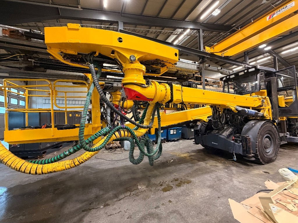 Epiroc E2C - Platforma za bušenje: slika Epiroc E2C - Platforma za bušenje Epiroc E2C - Platforma za bušenje: slika Epiroc E2C - Platforma za bušenje