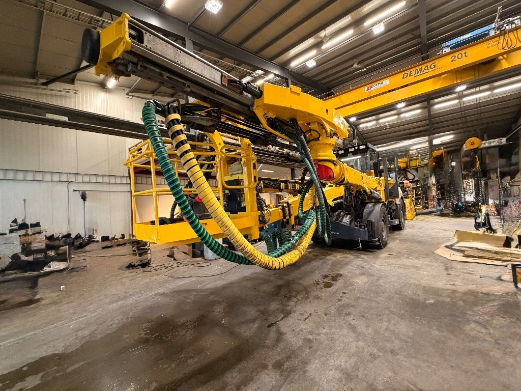 Epiroc E2C - Platforma za bušenje: slika Epiroc E2C - Platforma za bušenje Epiroc E2C - Platforma za bušenje: slika Epiroc E2C - Platforma za bušenje