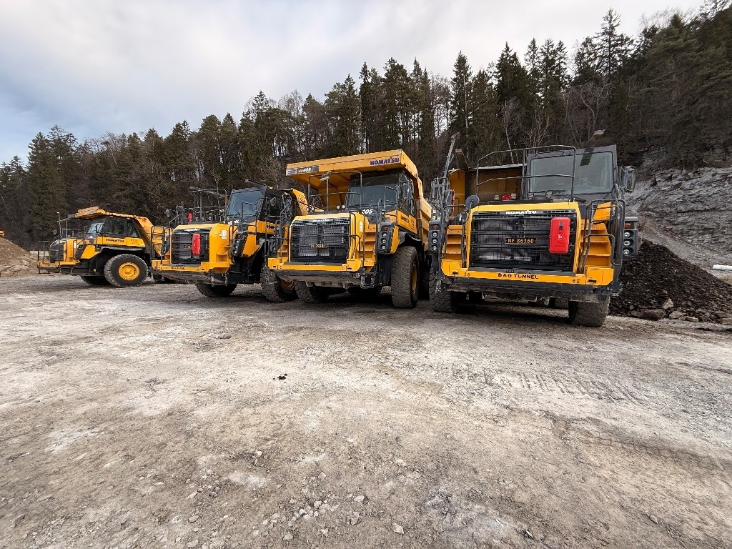 Komatsu HD 405 - 8E0 - Kruti istovarivač/ Kamion za prijevoz kamenja: slika Komatsu HD 405 - 8E0 - Kruti istovarivač/ Kamion za prijevoz kamenja Komatsu HD 405 - 8E0 - Kruti istovarivač/ Kamion za prijevoz kamenja: slika Komatsu HD 405 - 8E0 - Kruti istovarivač/ Kamion za prijevoz kamenja