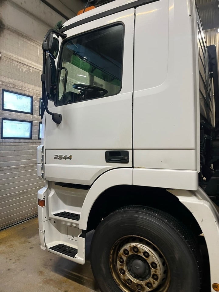 Mercedes-Benz ACTROS 2544 med HIAB 122-E-3 kran 12 tm - Kamion s kranom: slika Mercedes-Benz ACTROS 2544 med HIAB 122-E-3 kran 12 tm - Kamion s kranom Mercedes-Benz ACTROS 2544 med HIAB 122-E-3 kran 12 tm - Kamion s kranom: slika Mercedes-Benz ACTROS 2544 med HIAB 122-E-3 kran 12 tm - Kamion s kranom