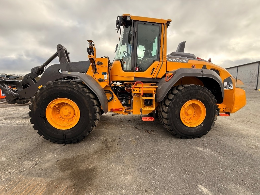 Volvo L 110 H - Utovarivač na kotačima: slika Volvo L 110 H - Utovarivač na kotačima Volvo L 110 H - Utovarivač na kotačima: slika Volvo L 110 H - Utovarivač na kotačima