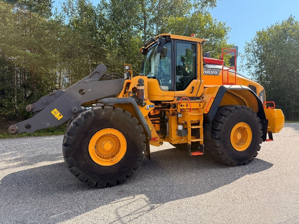 Volvo L 180 H - Utovarivač na kotačima: slika Volvo L 180 H - Utovarivač na kotačima Volvo L 180 H - Utovarivač na kotačima: slika Volvo L 180 H - Utovarivač na kotačima