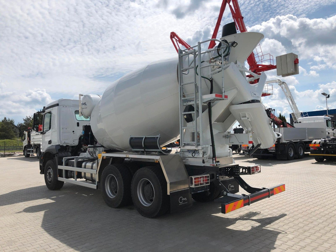 Mercedes-Benz AROCS 2640 FML 8M3 - Automješalica: slika Mercedes-Benz AROCS 2640 FML 8M3 - Automješalica Mercedes-Benz AROCS 2640 FML 8M3 - Automješalica: slika Mercedes-Benz AROCS 2640 FML 8M3 - Automješalica