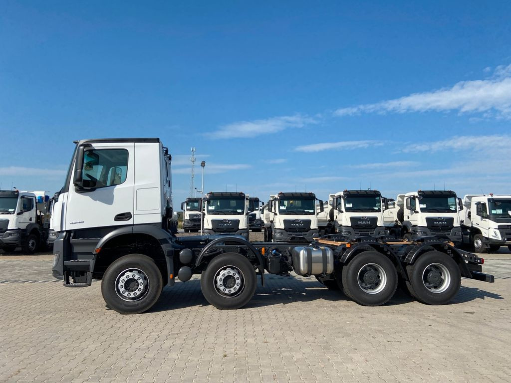 Mercedes-Benz AROCS 4248 8x4 - Kamion-šasija: slika Mercedes-Benz AROCS 4248 8x4 - Kamion-šasija Mercedes-Benz AROCS 4248 8x4 - Kamion-šasija: slika Mercedes-Benz AROCS 4248 8x4 - Kamion-šasija