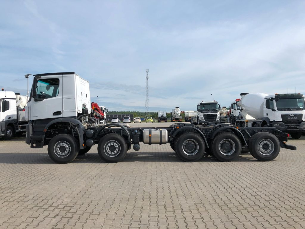 Mercedes-Benz AROCS 4451 10x4 - Kamion-šasija: slika Mercedes-Benz AROCS 4451 10x4 - Kamion-šasija Mercedes-Benz AROCS 4451 10x4 - Kamion-šasija: slika Mercedes-Benz AROCS 4451 10x4 - Kamion-šasija