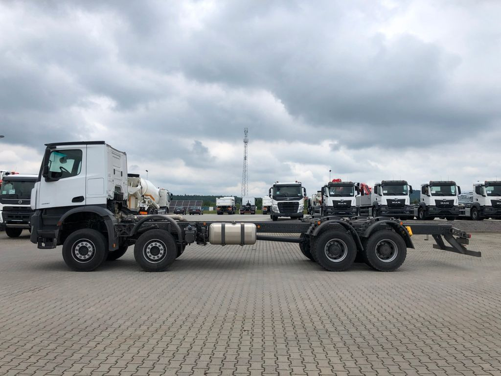 Mercedes-Benz AROCS 4451 - Kamion-šasija: slika Mercedes-Benz AROCS 4451 - Kamion-šasija Mercedes-Benz AROCS 4451 - Kamion-šasija: slika Mercedes-Benz AROCS 4451 - Kamion-šasija