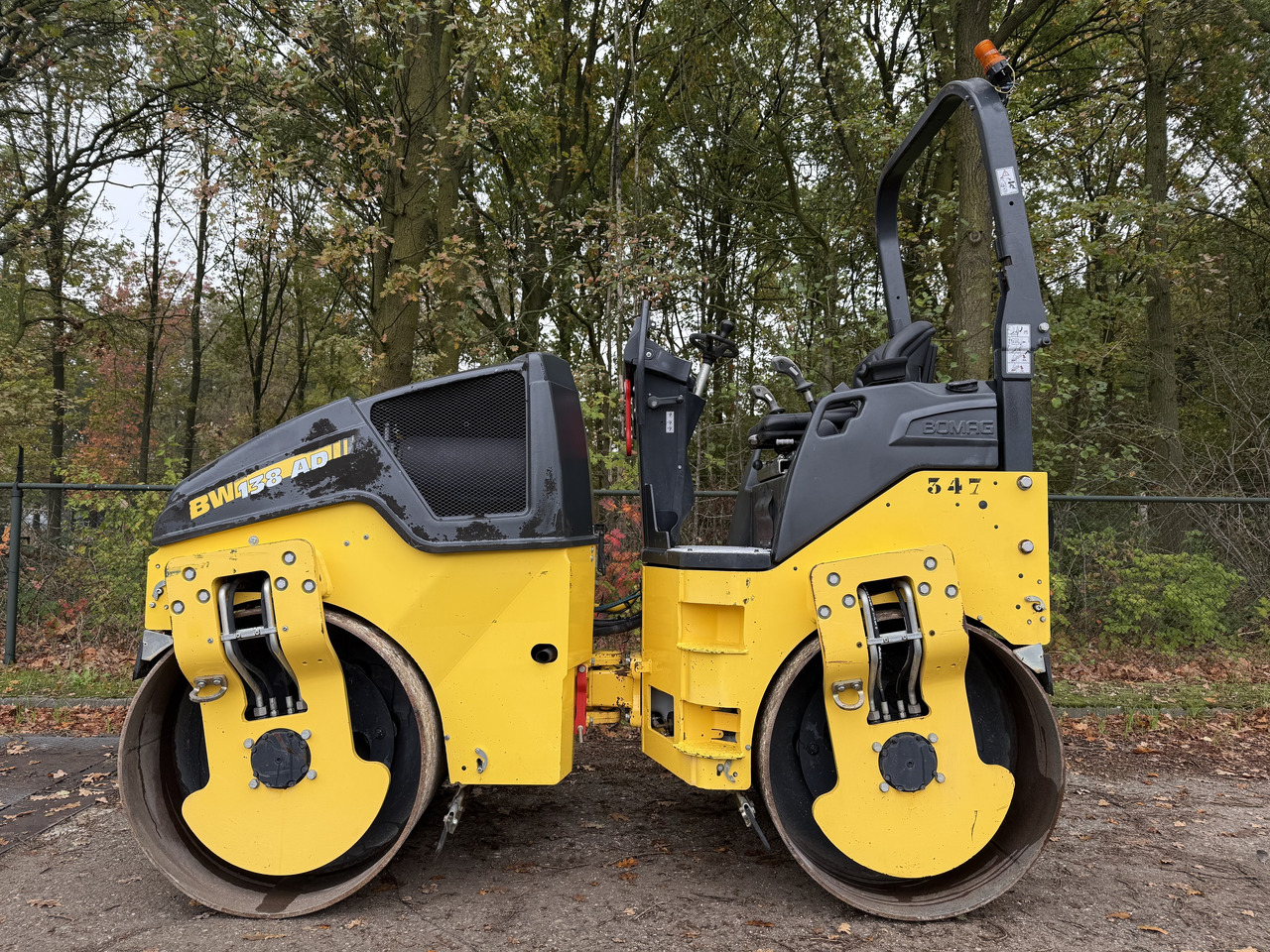 BOMAG BW138AD-5 - Kompaktor: slika BOMAG BW138AD-5 - Kompaktor BOMAG BW138AD-5 - Kompaktor: slika BOMAG BW138AD-5 - Kompaktor
