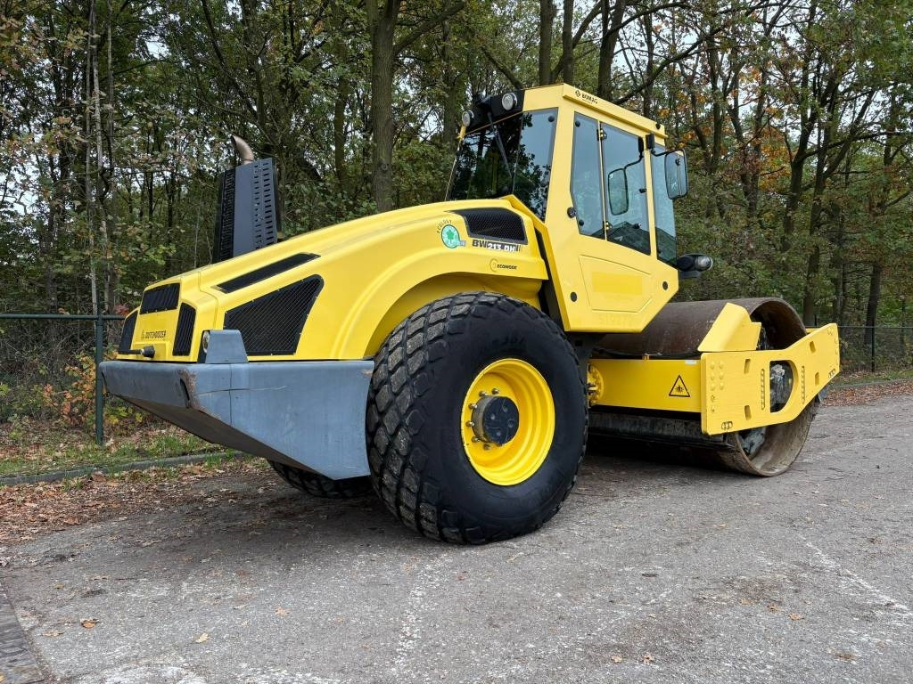 Bomag BW 213 D H-4 i EVIB/BVC / Airco / German machine - Kompaktor: slika Bomag BW 213 D H-4 i EVIB/BVC / Airco / German machine - Kompaktor Bomag BW 213 D H-4 i EVIB/BVC / Airco / German machine - Kompaktor: slika Bomag BW 213 D H-4 i EVIB/BVC / Airco / German machine - Kompaktor
