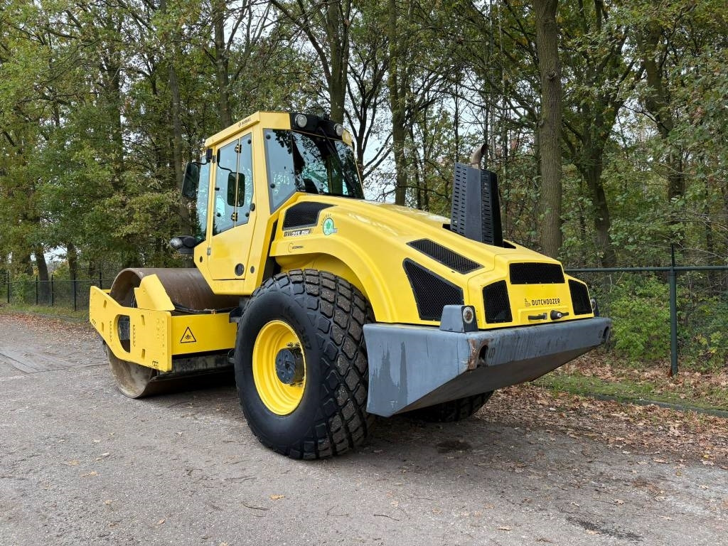 Bomag BW 213 D H-4 i EVIB/BVC / Airco / German machine - Kompaktor: slika Bomag BW 213 D H-4 i EVIB/BVC / Airco / German machine - Kompaktor Bomag BW 213 D H-4 i EVIB/BVC / Airco / German machine - Kompaktor: slika Bomag BW 213 D H-4 i EVIB/BVC / Airco / German machine - Kompaktor