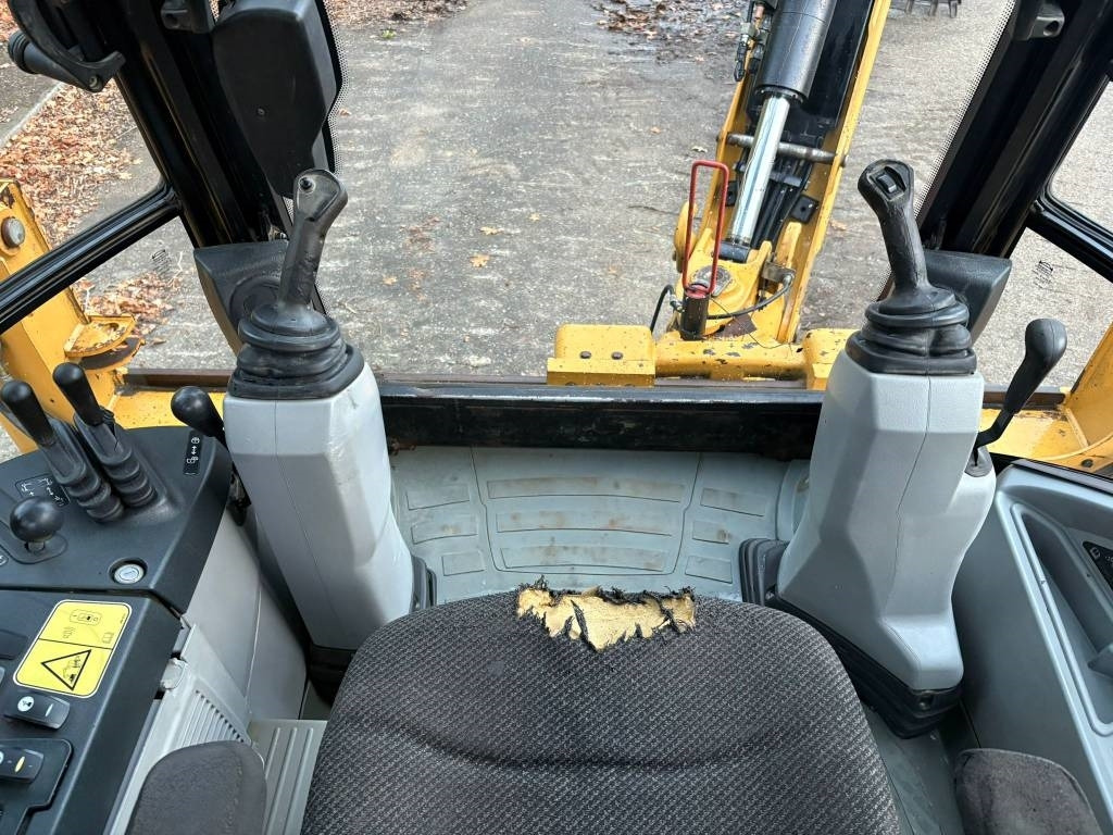 Rovokopač-utovarivač CAT 432E: slika Rovokopač-utovarivač CAT 432E