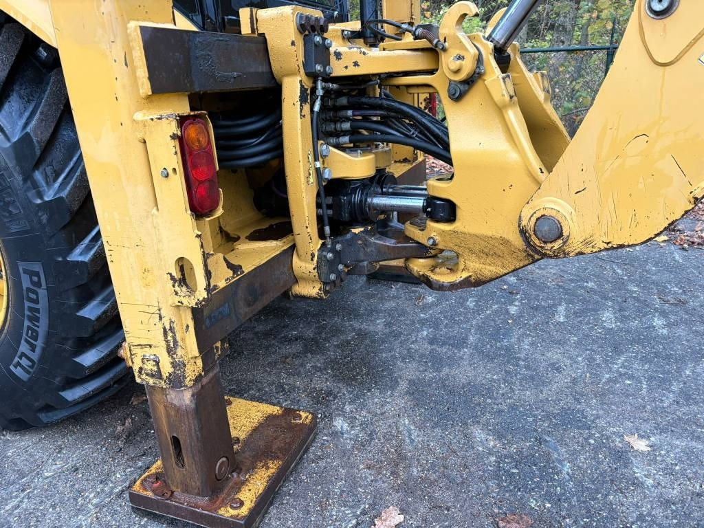 Rovokopač-utovarivač CAT 432E: slika Rovokopač-utovarivač CAT 432E