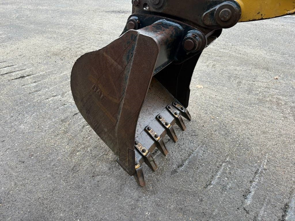 Rovokopač-utovarivač CAT 432E: slika Rovokopač-utovarivač CAT 432E