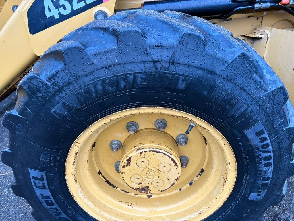 Rovokopač-utovarivač CAT 432E: slika Rovokopač-utovarivač CAT 432E