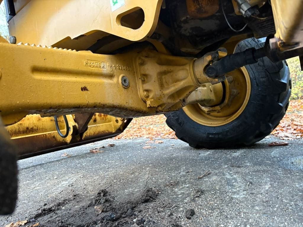 Rovokopač-utovarivač CAT 432E: slika Rovokopač-utovarivač CAT 432E