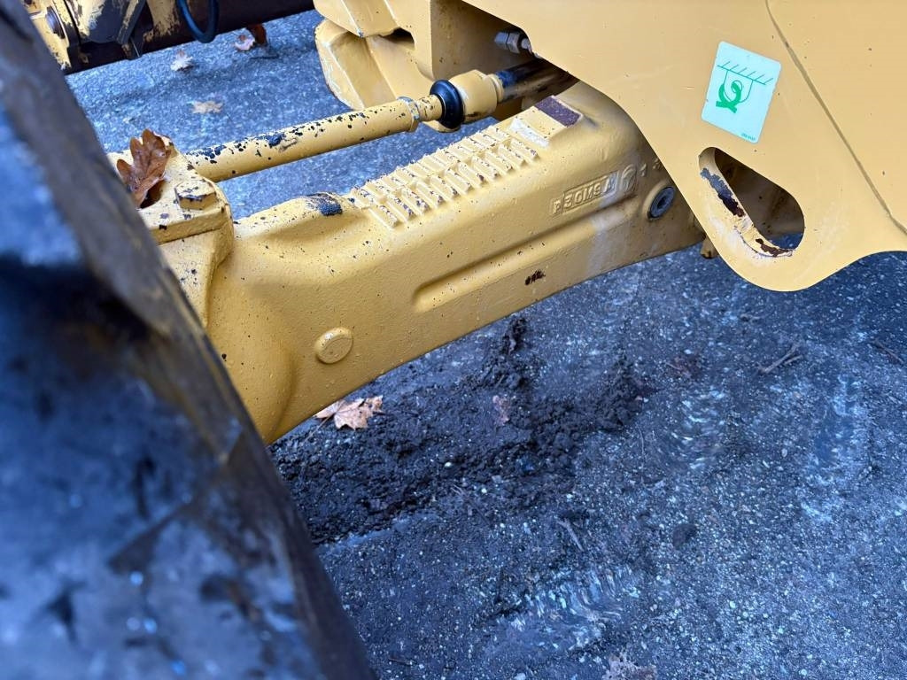 Rovokopač-utovarivač CAT 432E: slika Rovokopač-utovarivač CAT 432E