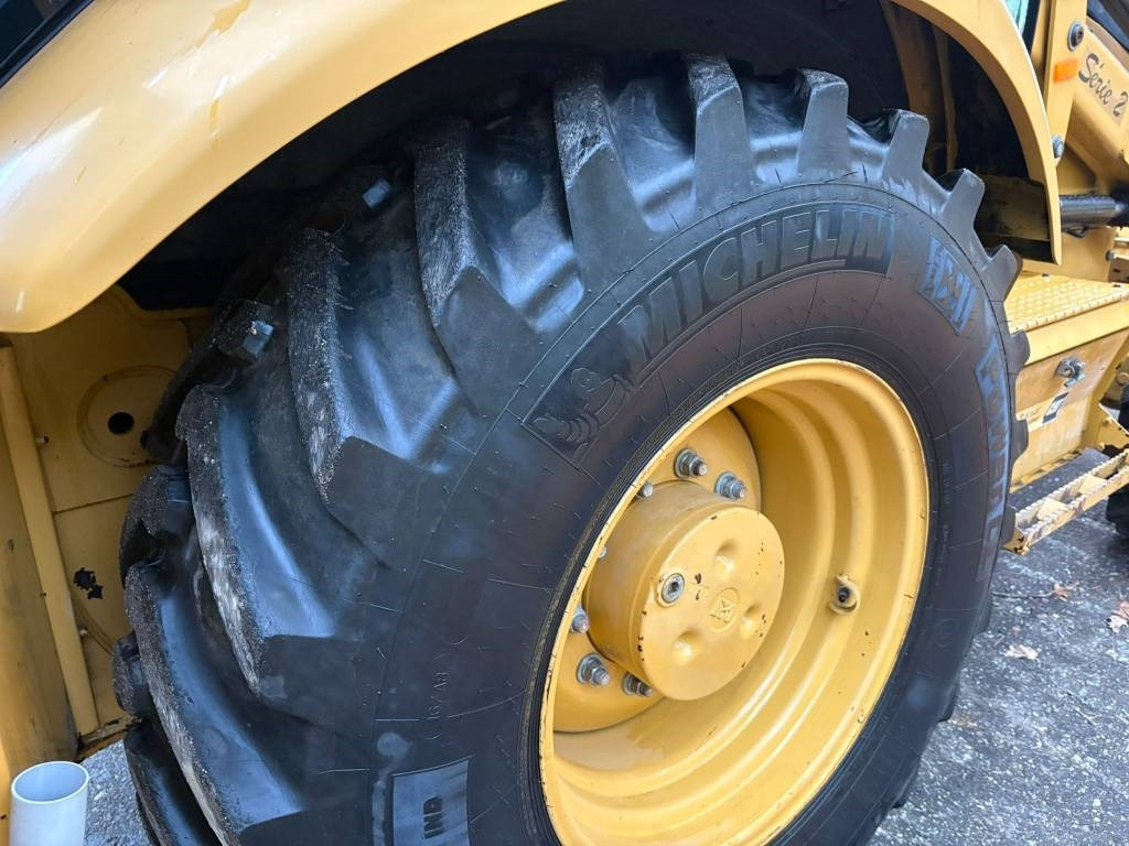 Rovokopač-utovarivač CAT 432E: slika Rovokopač-utovarivač CAT 432E