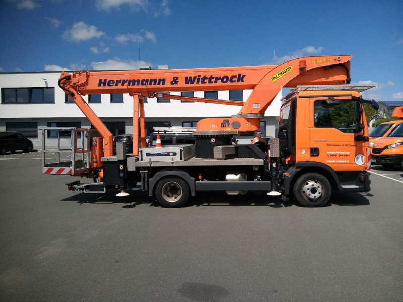Palfinger P 300 KS - Podizna platforma montirana na kamion: slika Palfinger P 300 KS - Podizna platforma montirana na kamion Palfinger P 300 KS - Podizna platforma montirana na kamion: slika Palfinger P 300 KS - Podizna platforma montirana na kamion