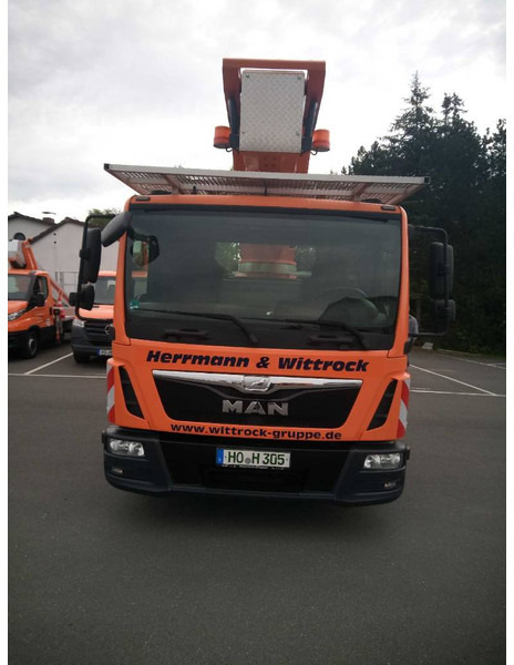Palfinger P 300 KS - Podizna platforma montirana na kamion: slika Palfinger P 300 KS - Podizna platforma montirana na kamion Palfinger P 300 KS - Podizna platforma montirana na kamion: slika Palfinger P 300 KS - Podizna platforma montirana na kamion