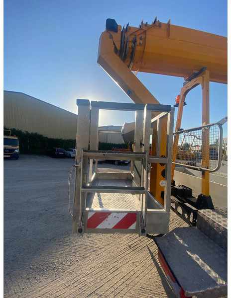 Podizna platforma montirana na kamion Ruthmann T 330: slika Podizna platforma montirana na kamion Ruthmann T 330