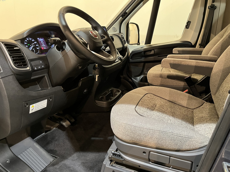 Carthago MALIBU VAN 640 LE GT Skyview 160 PK Automaat / Dakairco / Compleet Als Nieuw ! / 17.200 KM !! - Kamp kombi: slika Carthago MALIBU VAN 640 LE GT Skyview 160 PK Automaat / Dakairco / Compleet Als Nieuw ! / 17.200 KM !! - Kamp kombi Carthago MALIBU VAN 640 LE GT Skyview 160 PK Automaat / Dakairco / Compleet Als Nieuw ! / 17.200 KM !! - Kamp kombi: slika Carthago MALIBU VAN 640 LE GT Skyview 160 PK Automaat / Dakairco / Compleet Als Nieuw ! / 17.200 KM !! - Kamp kombi