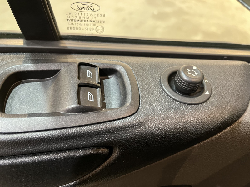 Mali kombi Ford Transit Custom 300 2.0 TDCI L2H1 Trend 130 PK Servicebus / Sortimo Inrichting / Euro 6 / Airco / Cruise Control / Klep / PDC / 3-Zits: slika Mali kombi Ford Transit Custom 300 2.0 TDCI L2H1 Trend 130 PK Servicebus / Sortimo Inrichting / Euro 6 / Airco / Cruise Control / Klep / PDC / 3-Zits