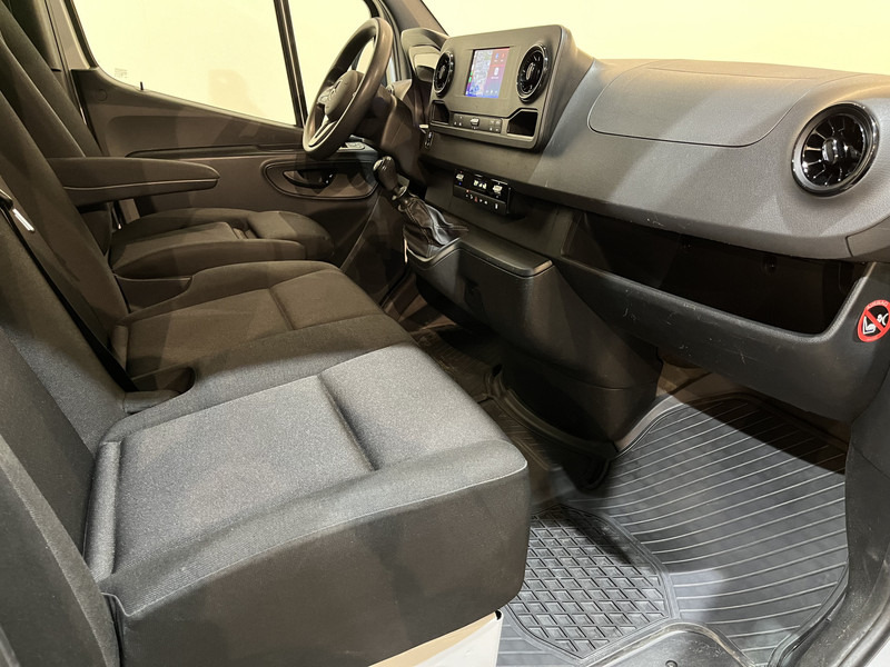 Dostavno vozilo s ravnom platformom Mercedes-Benz Sprinter 315 CDI L3 RWD Open Laadbak / Euro 6 / Airco / MBUX / CarPlay / Navigatie / 3-Zits / 75.200 KM !! / BPM VRIJ !!: slika Dostavno vozilo s ravnom platformom Mercedes-Benz Sprinter 315 CDI L3 RWD Open Laadbak / Euro 6 / Airco / MBUX / CarPlay / Navigatie / 3-Zits / 75.200 KM !! / BPM VRIJ !!