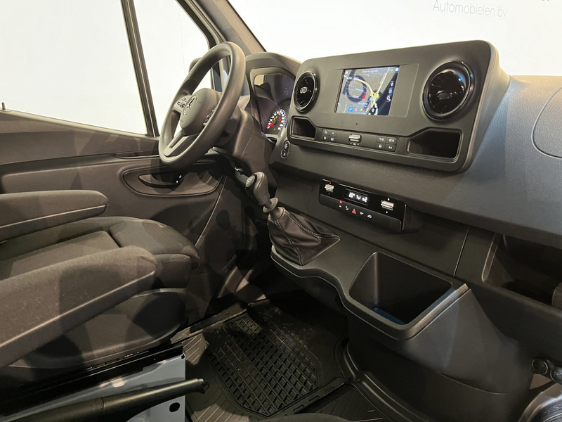 Mercedes-Benz Sprinter 315 CDI L4H2 RWD / Euro 6 / MBUX / Airco / Cruise Control / Camera / CarPlay / Navigatie / 6.143 KM !! / BPM VRIJ !! - Furgon: slika Mercedes-Benz Sprinter 315 CDI L4H2 RWD / Euro 6 / MBUX / Airco / Cruise Control / Camera / CarPlay / Navigatie / 6.143 KM !! / BPM VRIJ !! - Furgon Mercedes-Benz Sprinter 315 CDI L4H2 RWD / Euro 6 / MBUX / Airco / Cruise Control / Camera / CarPlay / Navigatie / 6.143 KM !! / BPM VRIJ !! - Furgon: slika Mercedes-Benz Sprinter 315 CDI L4H2 RWD / Euro 6 / MBUX / Airco / Cruise Control / Camera / CarPlay / Navigatie / 6.143 KM !! / BPM VRIJ !! - Furgon