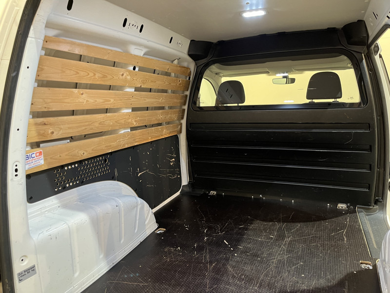 Mali kombi Volkswagen Caddy 2.0 TDI L1H1 BMT Highline / Euro 6 / Airco / Cruise Control / CarPlay / Trekhaak / PDC / Navigatie: slika Mali kombi Volkswagen Caddy 2.0 TDI L1H1 BMT Highline / Euro 6 / Airco / Cruise Control / CarPlay / Trekhaak / PDC / Navigatie