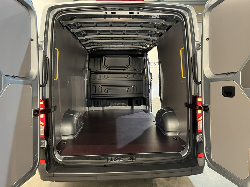 Volkswagen Crafter 2.0 TDI L3H2 140 PK Automaat / Euro 6 / Airco / Cruise Control / PDC / CarPlay / 3-Zits / NIEUWSTE MODEL / 1.400 KM !! - Furgon: slika Volkswagen Crafter 2.0 TDI L3H2 140 PK Automaat / Euro 6 / Airco / Cruise Control / PDC / CarPlay / 3-Zits / NIEUWSTE MODEL / 1.400 KM !! - Furgon Volkswagen Crafter 2.0 TDI L3H2 140 PK Automaat / Euro 6 / Airco / Cruise Control / PDC / CarPlay / 3-Zits / NIEUWSTE MODEL / 1.400 KM !! - Furgon: slika Volkswagen Crafter 2.0 TDI L3H2 140 PK Automaat / Euro 6 / Airco / Cruise Control / PDC / CarPlay / 3-Zits / NIEUWSTE MODEL / 1.400 KM !! - Furgon