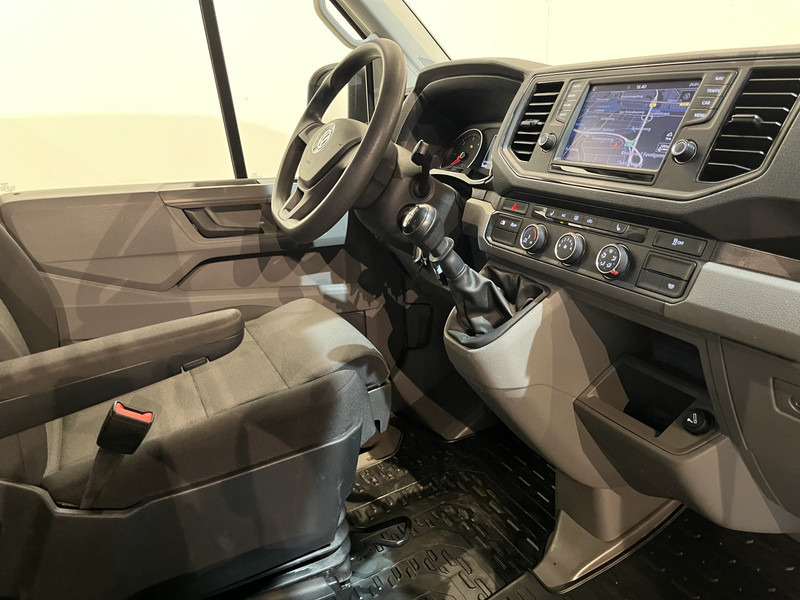 Volkswagen Crafter 35 2.0 TDI L3H3 140 PK RWD Servicebus / Aluca Inrichting / Euro 6 / Trekhaak 3000 KG / Airco / Camera / Navigatie / CarPlay - Furgon: slika Volkswagen Crafter 35 2.0 TDI L3H3 140 PK RWD Servicebus / Aluca Inrichting / Euro 6 / Trekhaak 3000 KG / Airco / Camera / Navigatie / CarPlay - Furgon Volkswagen Crafter 35 2.0 TDI L3H3 140 PK RWD Servicebus / Aluca Inrichting / Euro 6 / Trekhaak 3000 KG / Airco / Camera / Navigatie / CarPlay - Furgon: slika Volkswagen Crafter 35 2.0 TDI L3H3 140 PK RWD Servicebus / Aluca Inrichting / Euro 6 / Trekhaak 3000 KG / Airco / Camera / Navigatie / CarPlay - Furgon