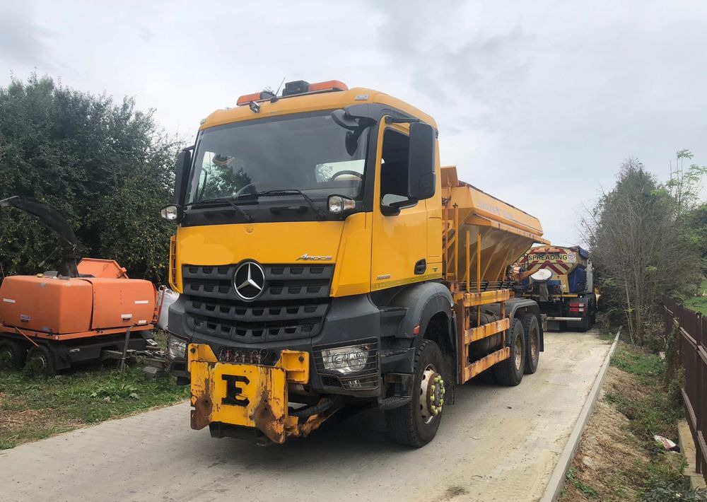 Mercedes-Benz Arocs 3333 6x6 piaskarka solarka econ pług schmidt - Vozilo za čišćenje snijega: slika Mercedes-Benz Arocs 3333 6x6 piaskarka solarka econ pług schmidt - Vozilo za čišćenje snijega Mercedes-Benz Arocs 3333 6x6 piaskarka solarka econ pług schmidt - Vozilo za čišćenje snijega: slika Mercedes-Benz Arocs 3333 6x6 piaskarka solarka econ pług schmidt - Vozilo za čišćenje snijega