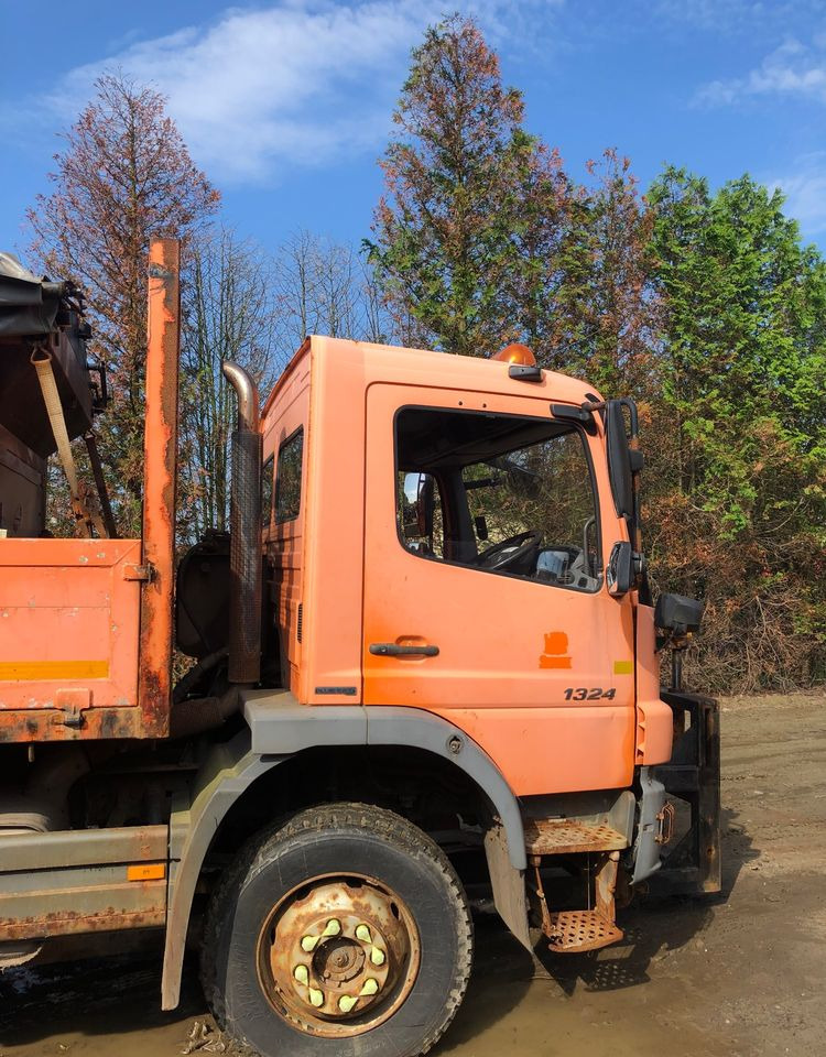 Kiper Mercedes-Benz Atego 1324 4x4 wywrotka piaskarka solarka: slika Kiper Mercedes-Benz Atego 1324 4x4 wywrotka piaskarka solarka Kiper Mercedes-Benz Atego 1324 4x4 wywrotka piaskarka solarka: slika Kiper Mercedes-Benz Atego 1324 4x4 wywrotka piaskarka solarka