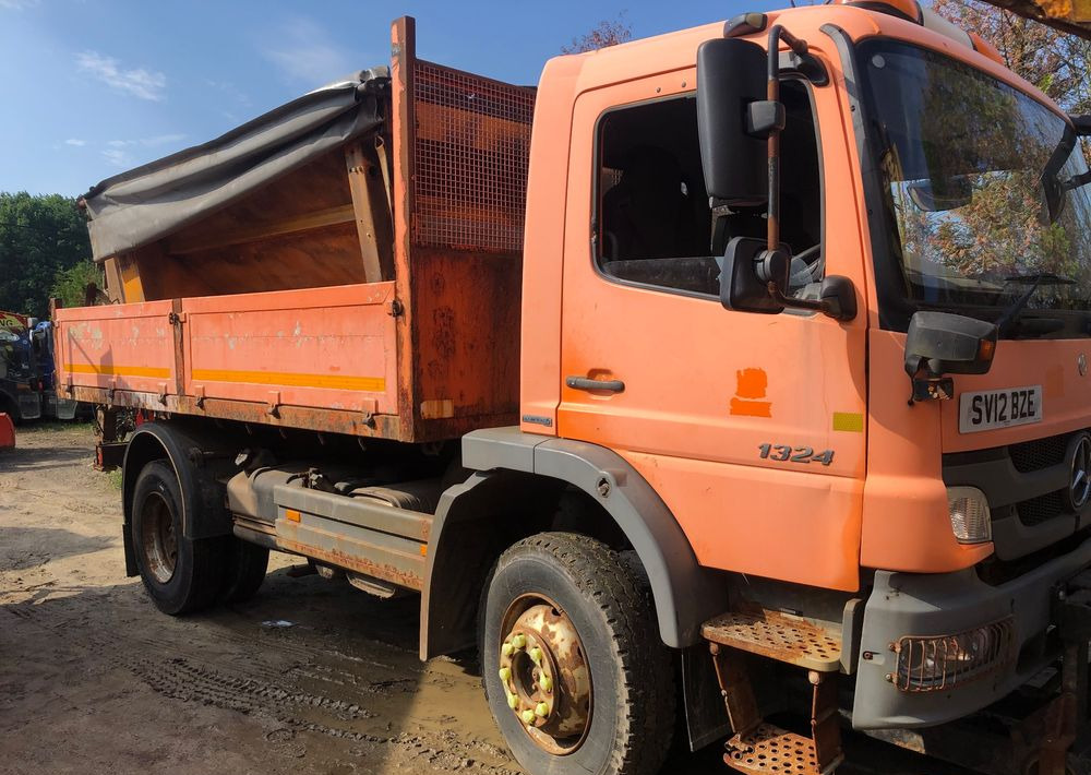 Kiper Mercedes-Benz Atego 1324 4x4 wywrotka piaskarka solarka: slika Kiper Mercedes-Benz Atego 1324 4x4 wywrotka piaskarka solarka Kiper Mercedes-Benz Atego 1324 4x4 wywrotka piaskarka solarka: slika Kiper Mercedes-Benz Atego 1324 4x4 wywrotka piaskarka solarka