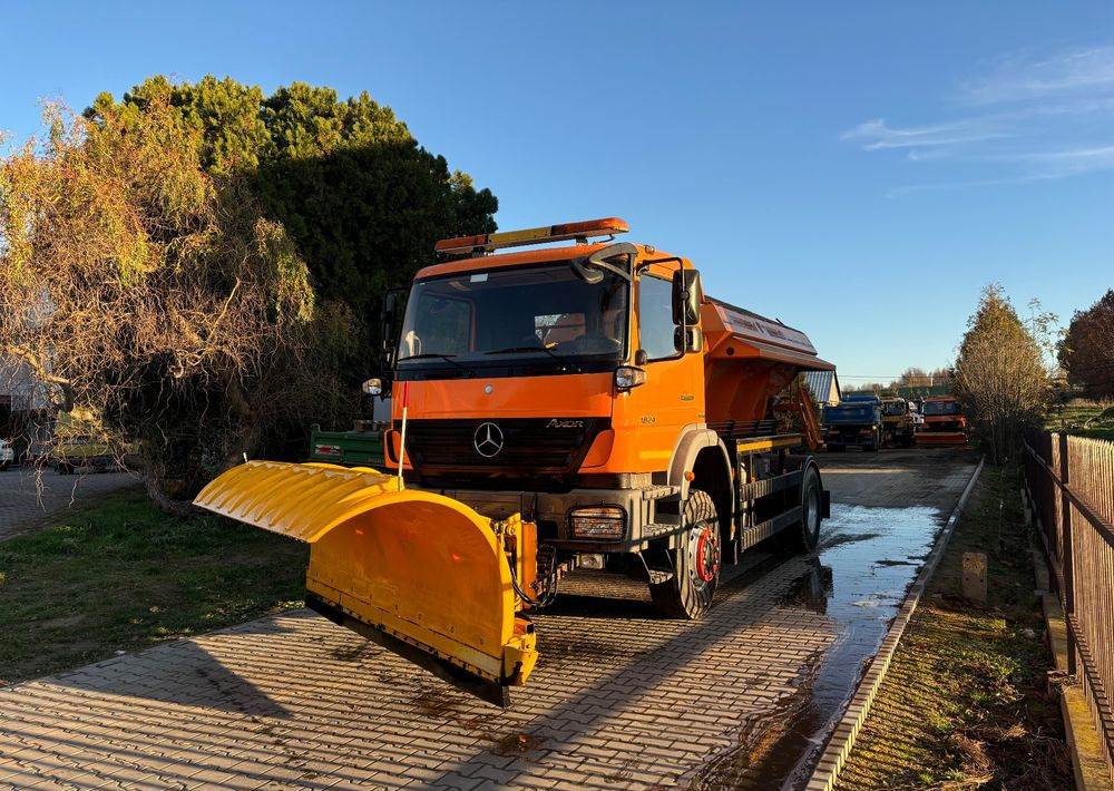 Vozilo za čišćenje snijega Mercedes-Benz Axor 1824 4x4 piaskarka solarka econ pług 2011 e5: slika Vozilo za čišćenje snijega Mercedes-Benz Axor 1824 4x4 piaskarka solarka econ pług 2011 e5