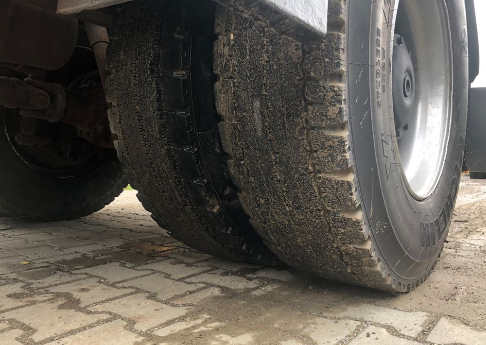 Vozilo za čišćenje snijega Mercedes-Benz Axor 1824 4x4 piaskarka solarka econ pług 2011 e5: slika Vozilo za čišćenje snijega Mercedes-Benz Axor 1824 4x4 piaskarka solarka econ pług 2011 e5