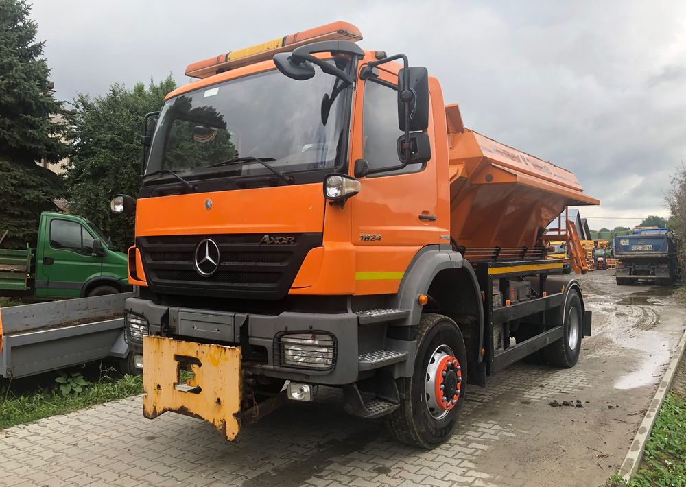 Vozilo za čišćenje snijega Mercedes-Benz Axor 1824 4x4 piaskarka solarka econ pług 2011 e5: slika Vozilo za čišćenje snijega Mercedes-Benz Axor 1824 4x4 piaskarka solarka econ pług 2011 e5