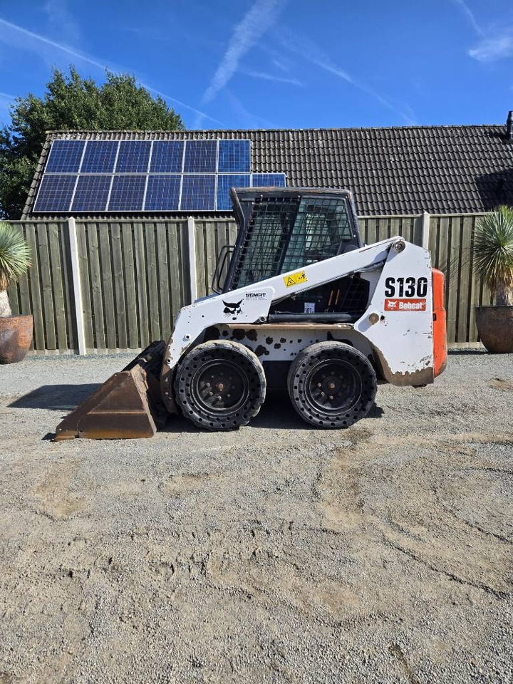 Bobcat S 130 - Mini utovarivač: slika Bobcat S 130 - Mini utovarivač Bobcat S 130 - Mini utovarivač: slika Bobcat S 130 - Mini utovarivač