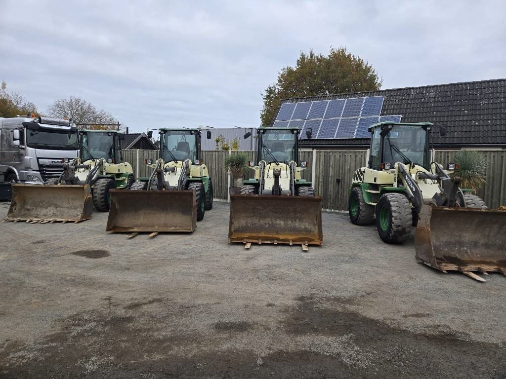 Volvo L 30 B - Utovarivač na kotačima: slika Volvo L 30 B - Utovarivač na kotačima Volvo L 30 B - Utovarivač na kotačima: slika Volvo L 30 B - Utovarivač na kotačima