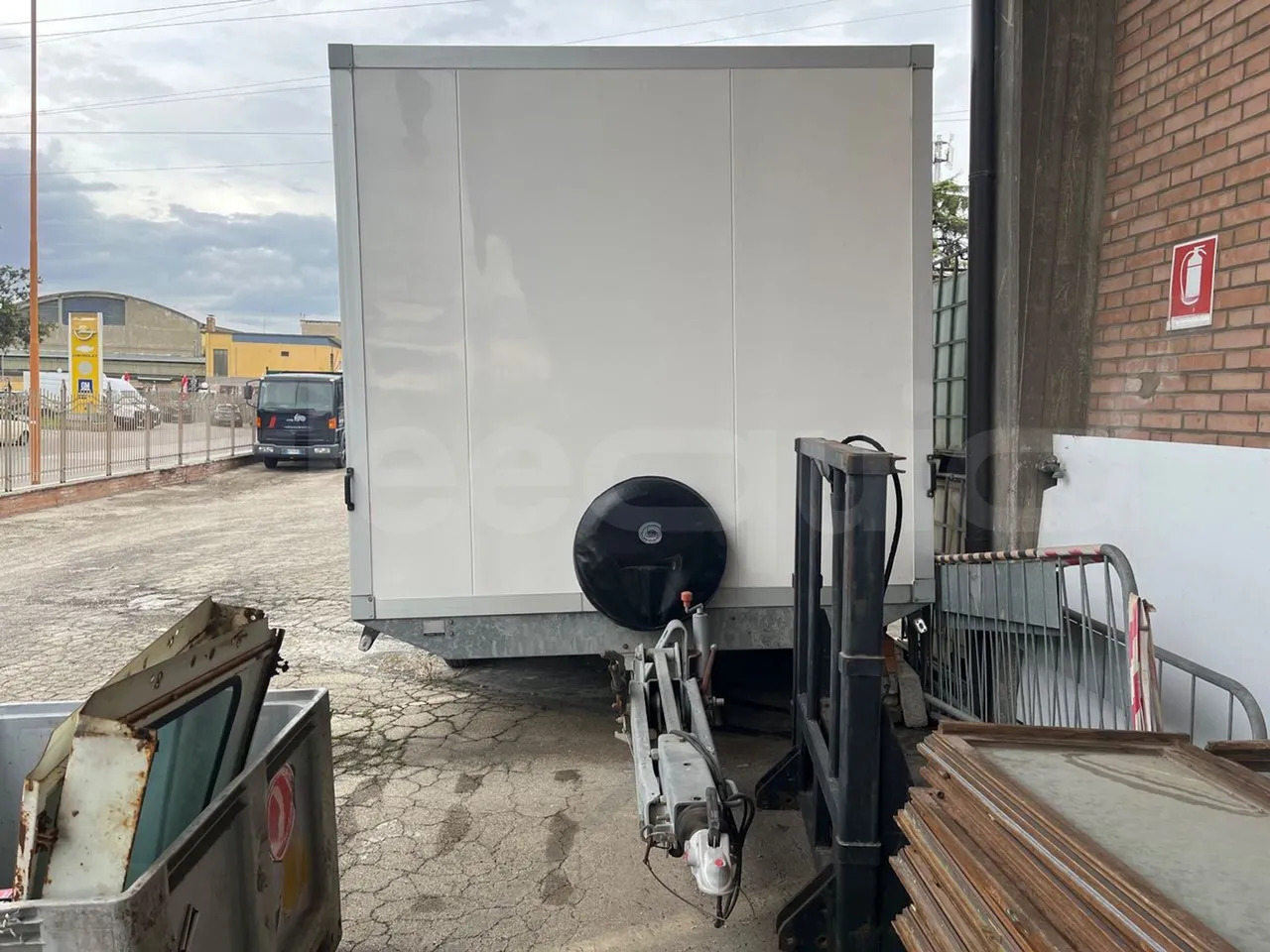 Humbaur Rimorchio - Prikolica sa zatvorenim sandukom: slika Humbaur Rimorchio - Prikolica sa zatvorenim sandukom Humbaur Rimorchio - Prikolica sa zatvorenim sandukom: slika Humbaur Rimorchio - Prikolica sa zatvorenim sandukom