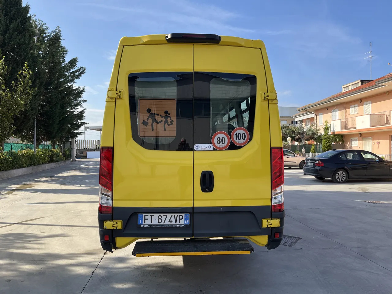 Iveco Daily - Školski autobus: slika Iveco Daily - Školski autobus Iveco Daily - Školski autobus: slika Iveco Daily - Školski autobus