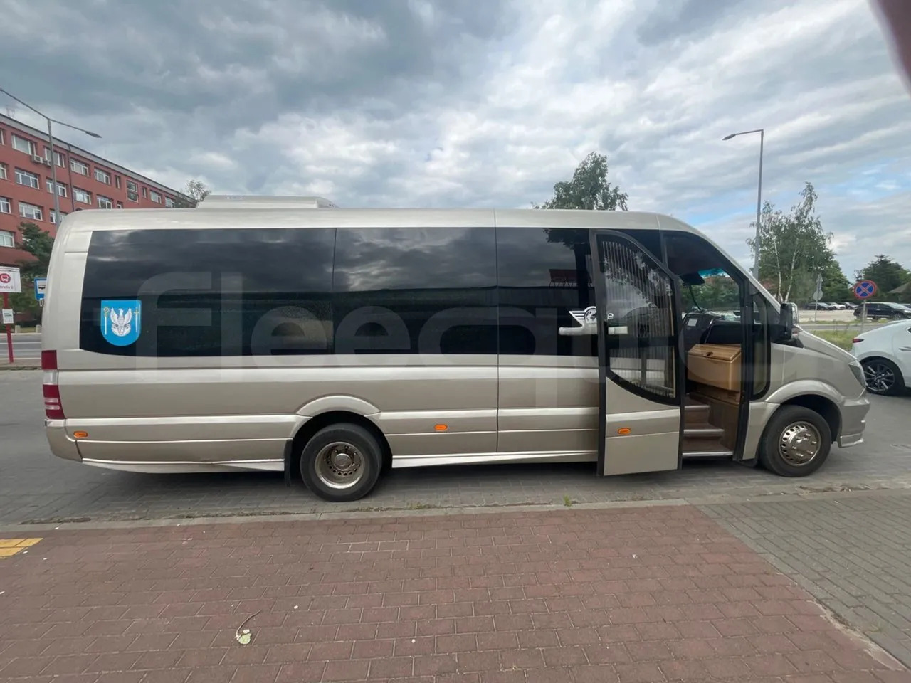 Mercedes-Benz Sprinter - Turistički autobus: slika Mercedes-Benz Sprinter - Turistički autobus Mercedes-Benz Sprinter - Turistički autobus: slika Mercedes-Benz Sprinter - Turistički autobus
