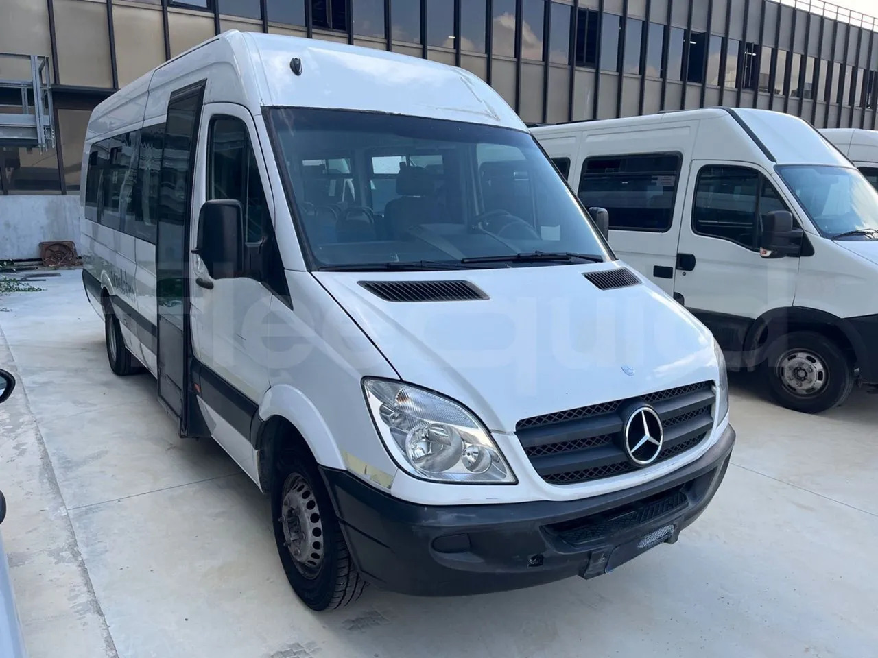 Mercedes-Benz Sprinter - Turistički autobus: slika Mercedes-Benz Sprinter - Turistički autobus Mercedes-Benz Sprinter - Turistički autobus: slika Mercedes-Benz Sprinter - Turistički autobus