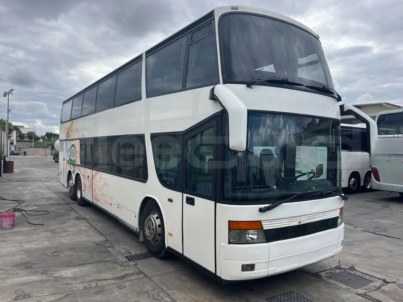 Setra S328 - Turistički autobus: slika Setra S328 - Turistički autobus Setra S328 - Turistički autobus: slika Setra S328 - Turistički autobus
