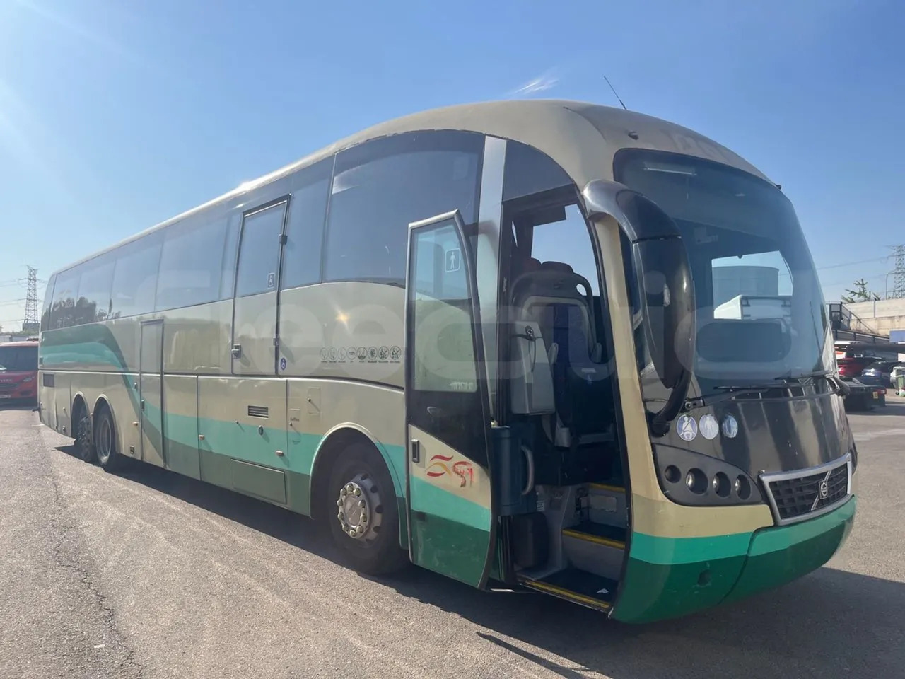 Turistički autobus Volvo B12B: slika Turistički autobus Volvo B12B
