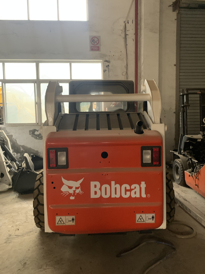 BOBCAT S185 - Mini utovarivač: slika BOBCAT S185 - Mini utovarivač BOBCAT S185 - Mini utovarivač: slika BOBCAT S185 - Mini utovarivač