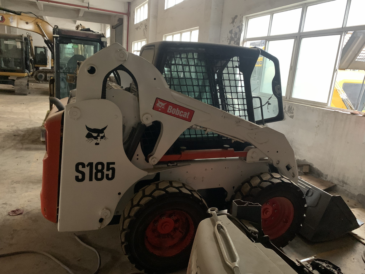 BOBCAT S185 - Mini utovarivač: slika BOBCAT S185 - Mini utovarivač BOBCAT S185 - Mini utovarivač: slika BOBCAT S185 - Mini utovarivač