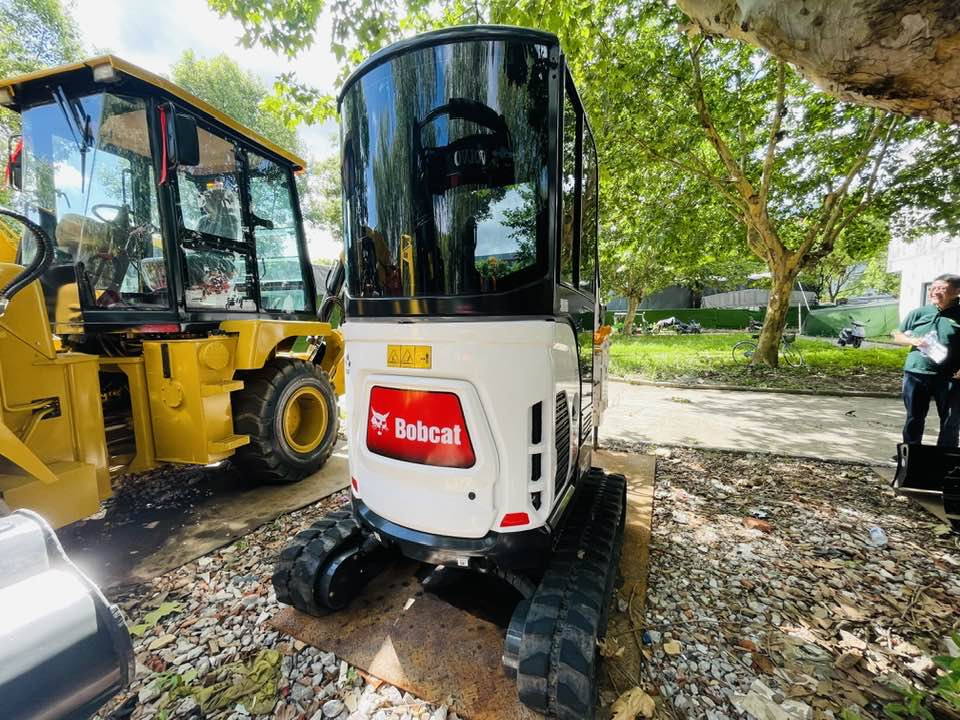 Bobcat 320 - Mini bager: slika Bobcat 320 - Mini bager Bobcat 320 - Mini bager: slika Bobcat 320 - Mini bager
